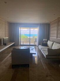 Premium Suite 242 Living Room