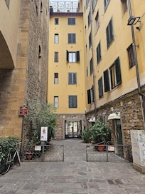 Apt entrance