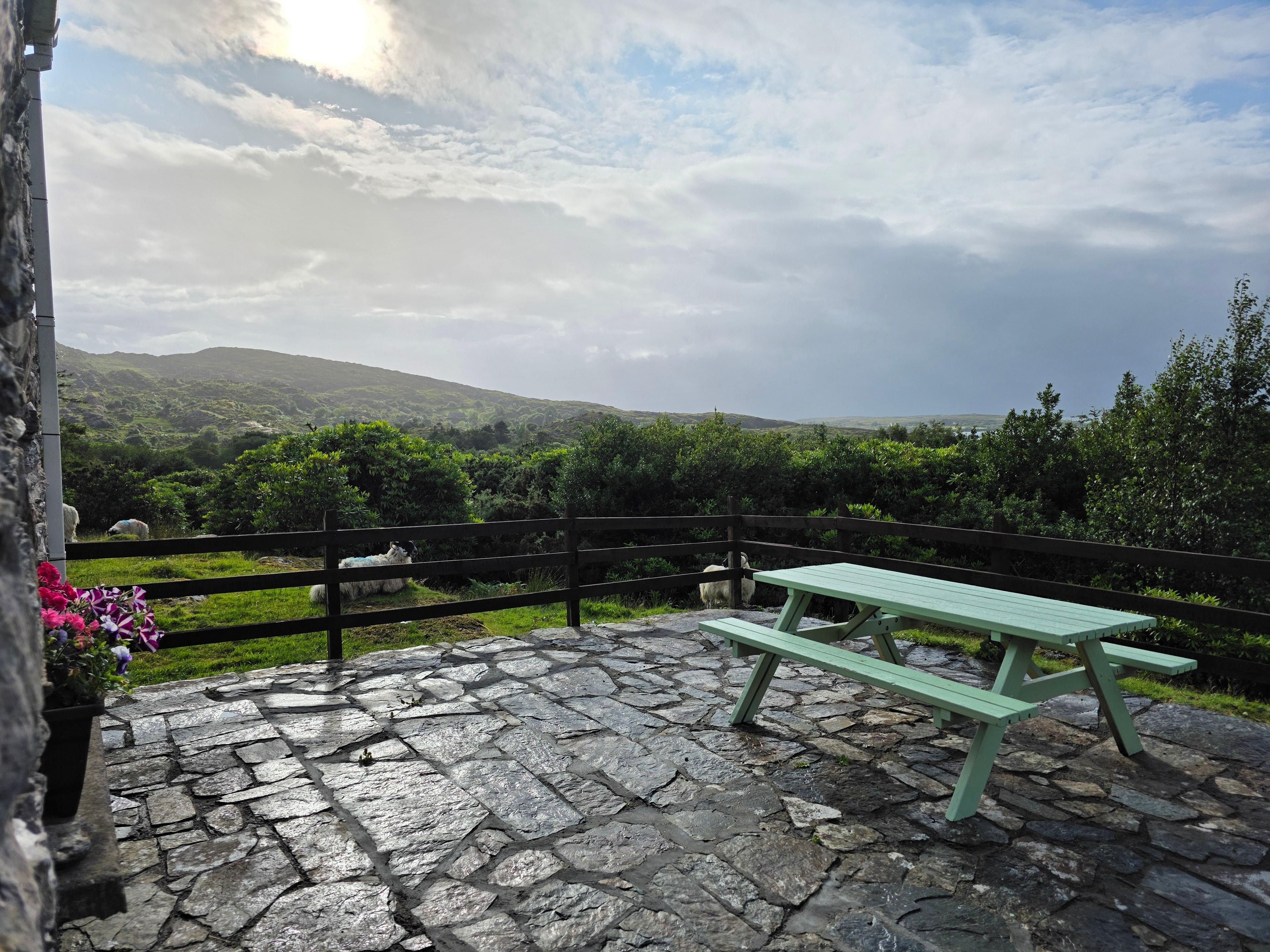 Terrasse mit Besuchern