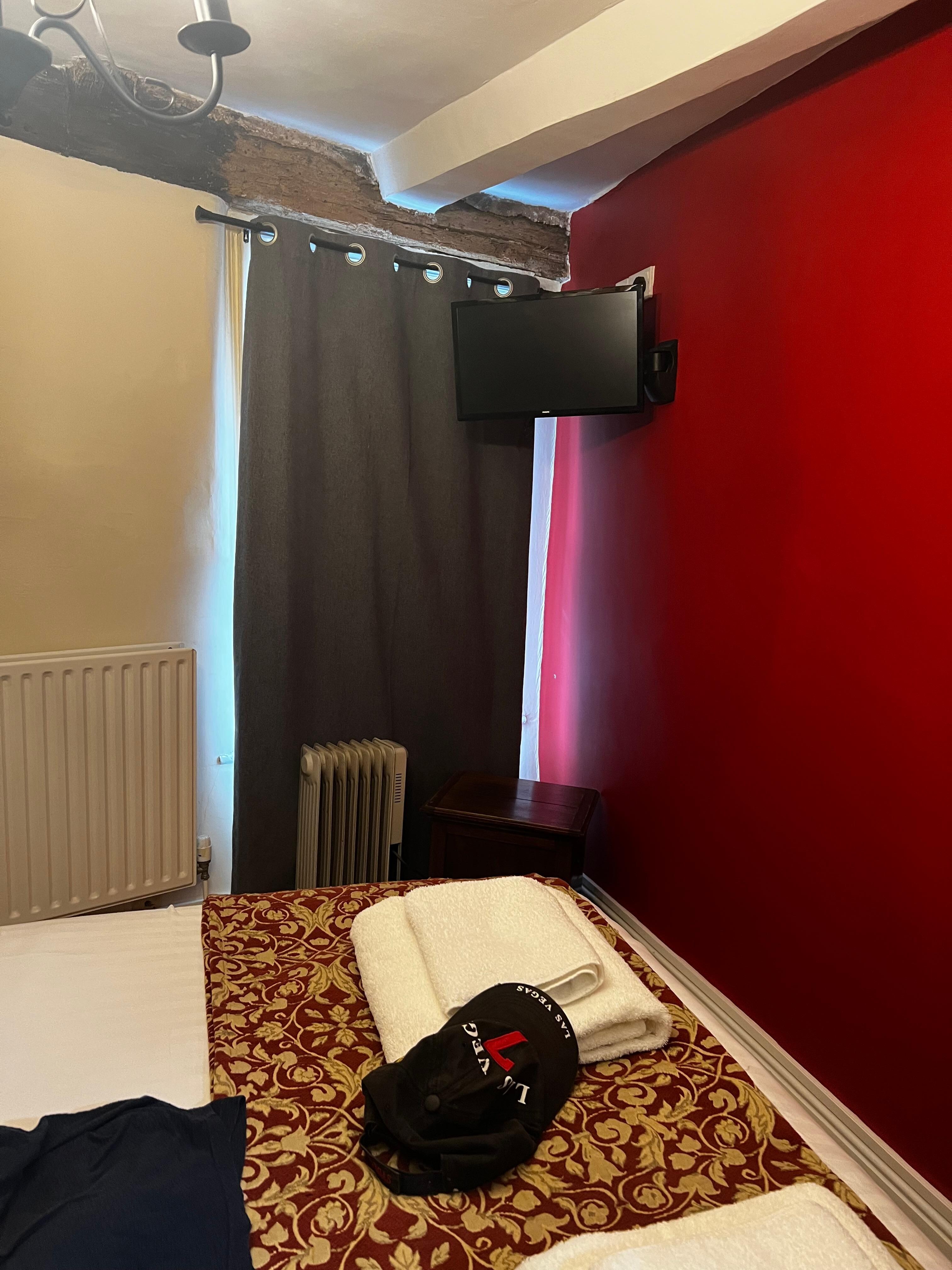 Curtain too small and thin