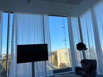 VÀldigt ljust och fint rum högst upp pÄ 11 vÄningen.