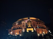 5 minute stroll to Royal Albert Hall.