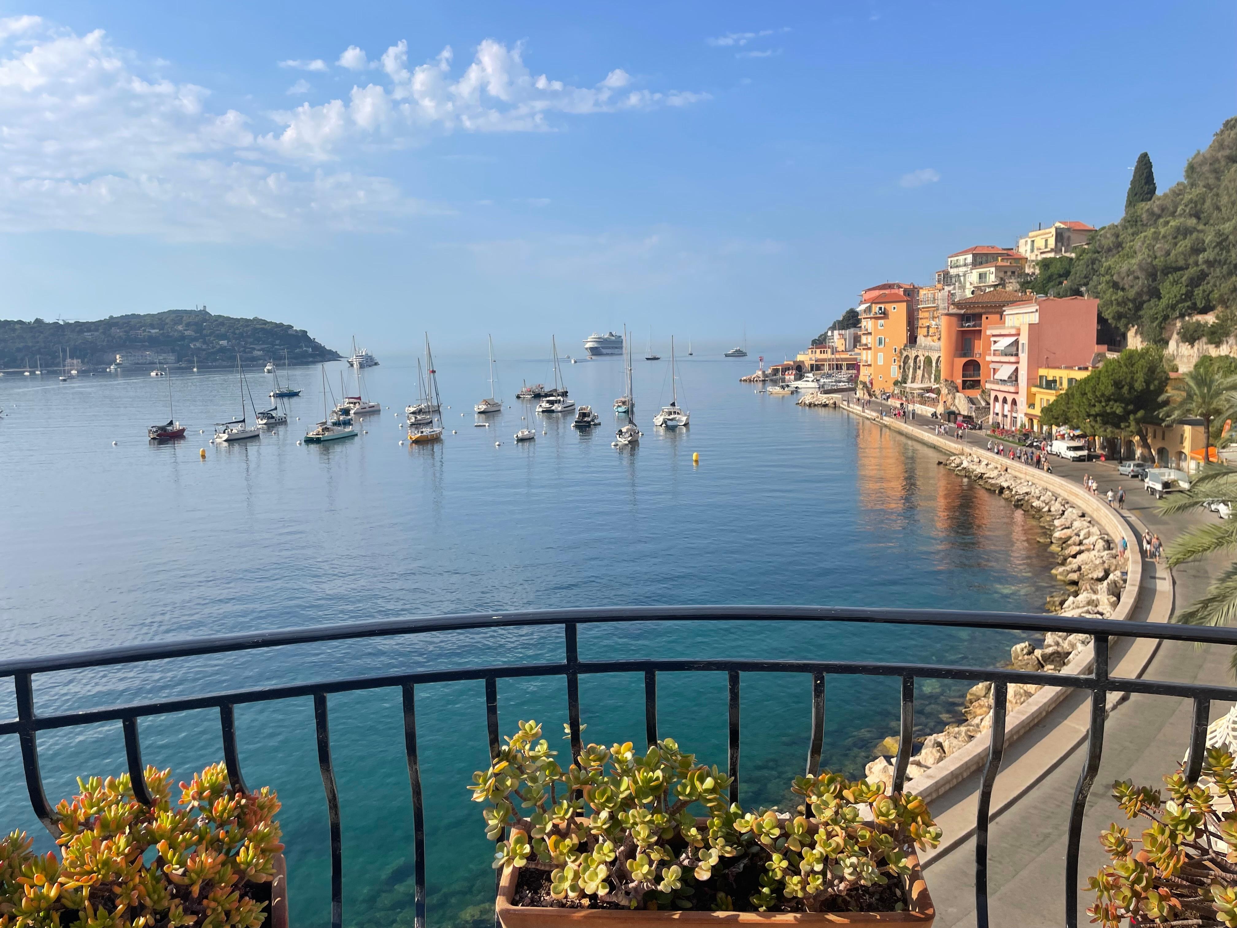 Utsikt från terrassen.