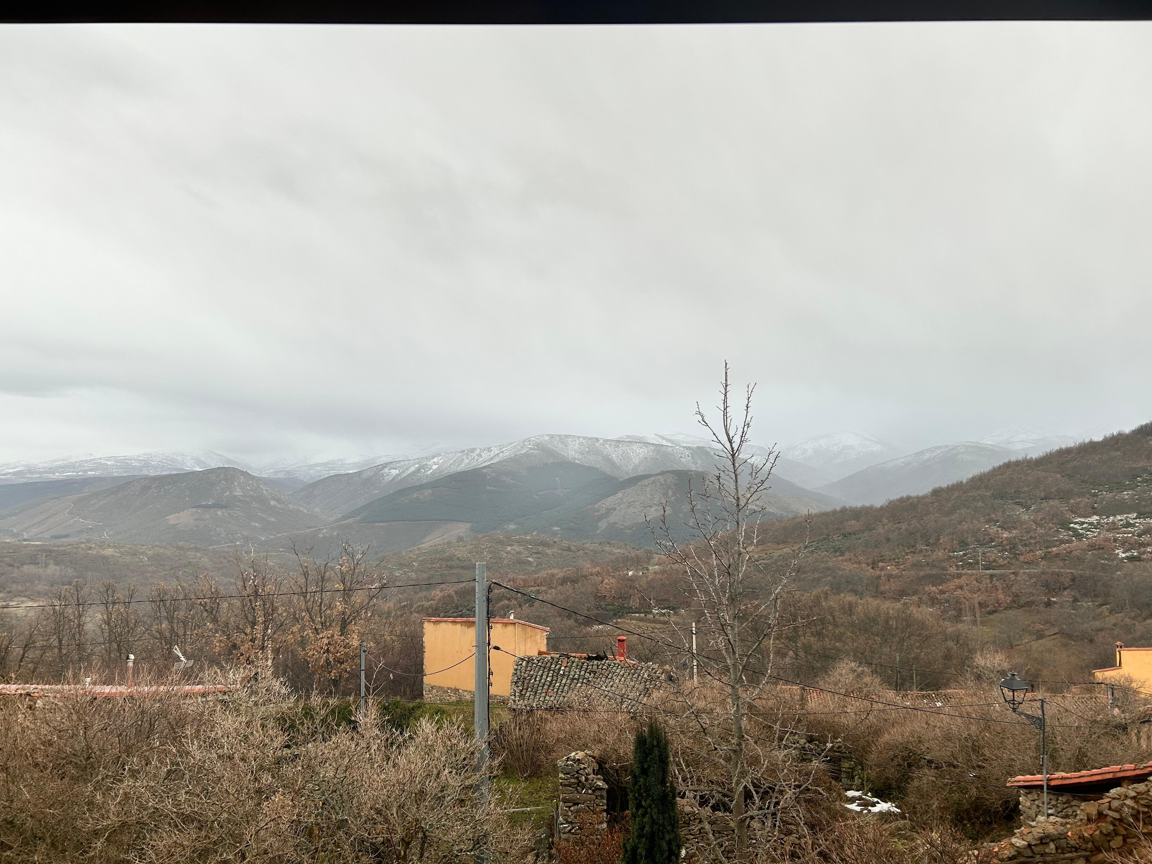 Vistas a la sierra de  Gredos desde la casa