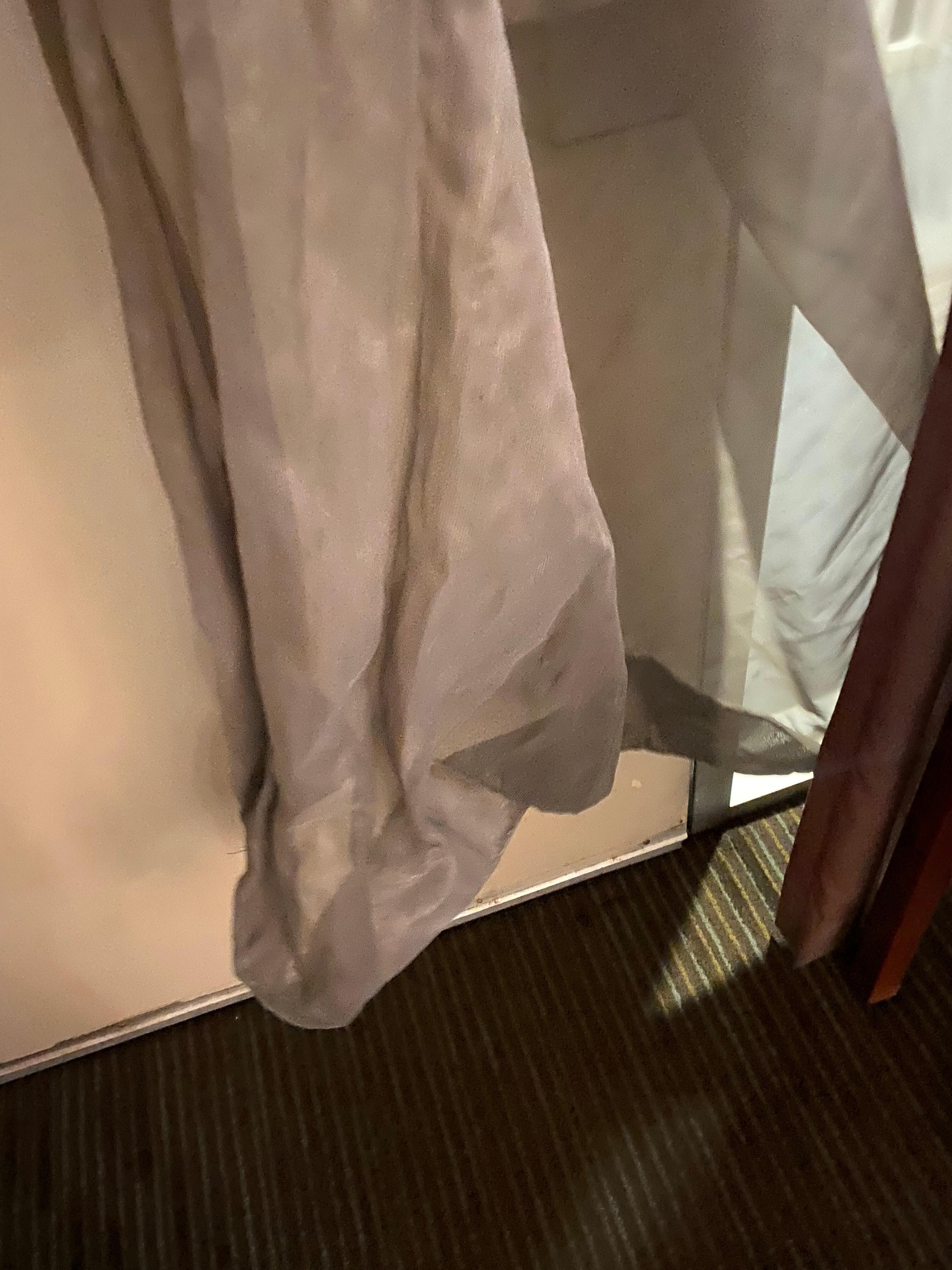 Front window curtain 