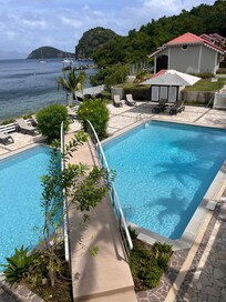 Vue piscine de la réception