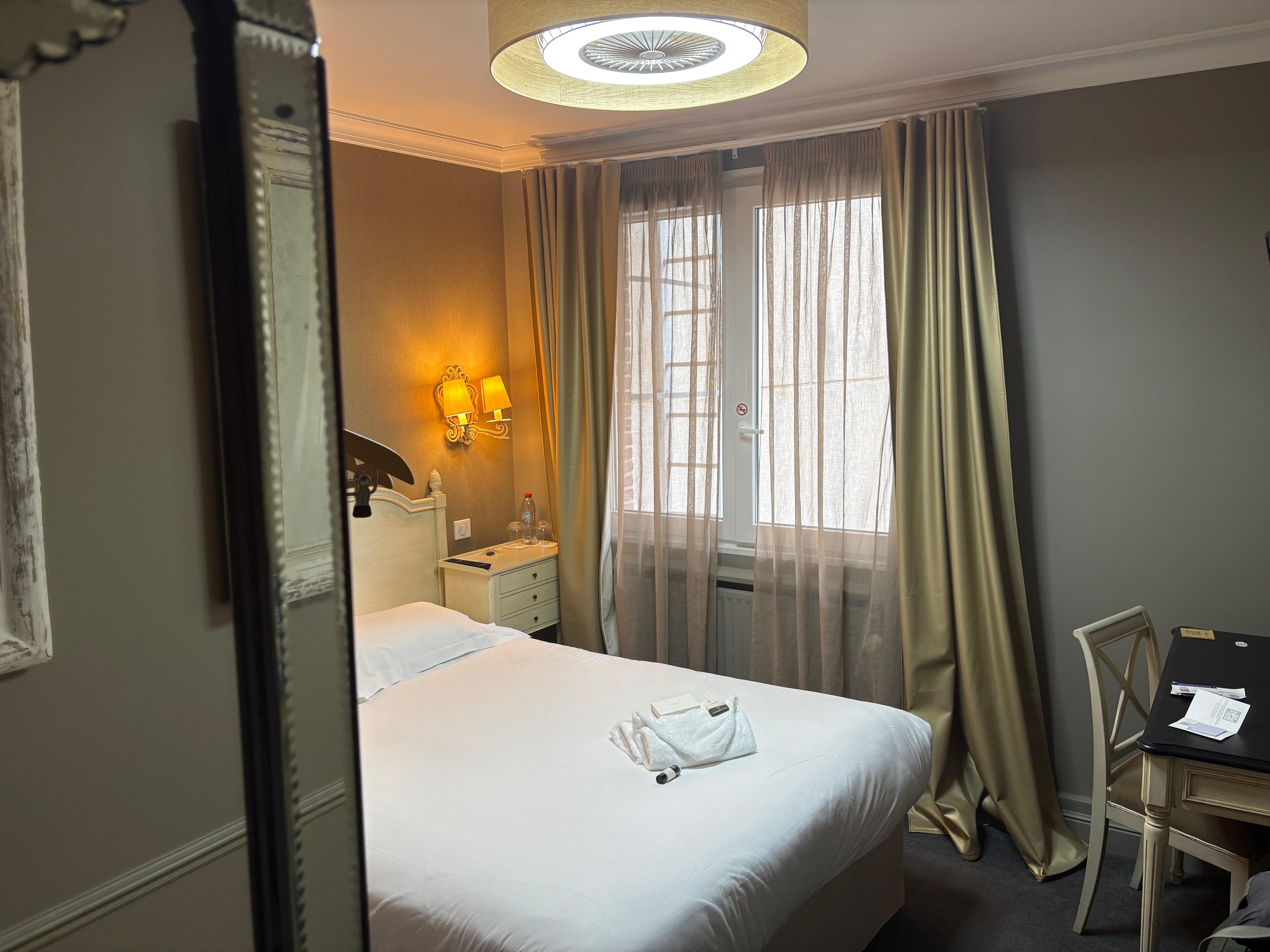 Non-deluxe small room