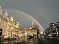 ホテル近くから、雨上がりにDouble rainbowが見えました。