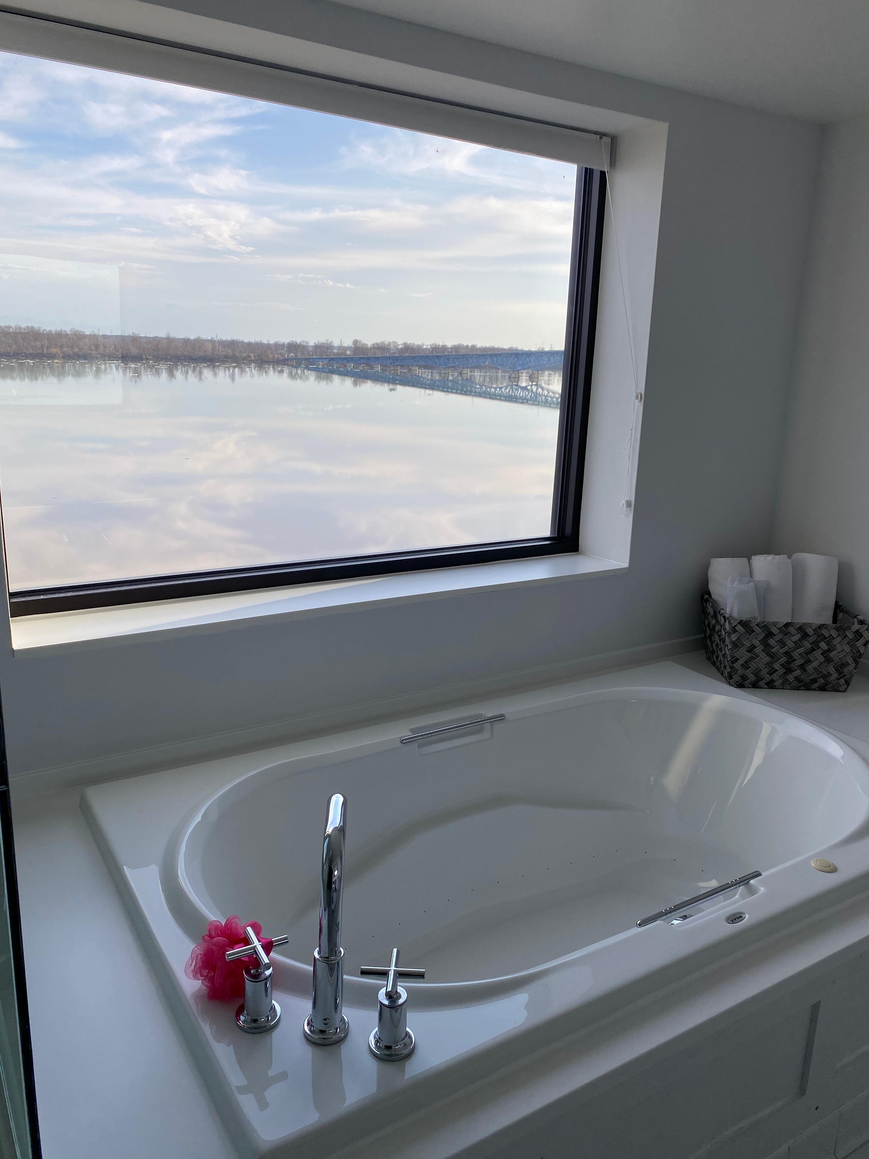 Jacuzzi tub