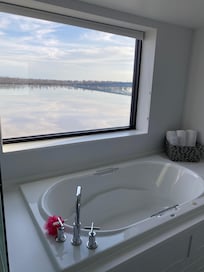 Jacuzzi tub