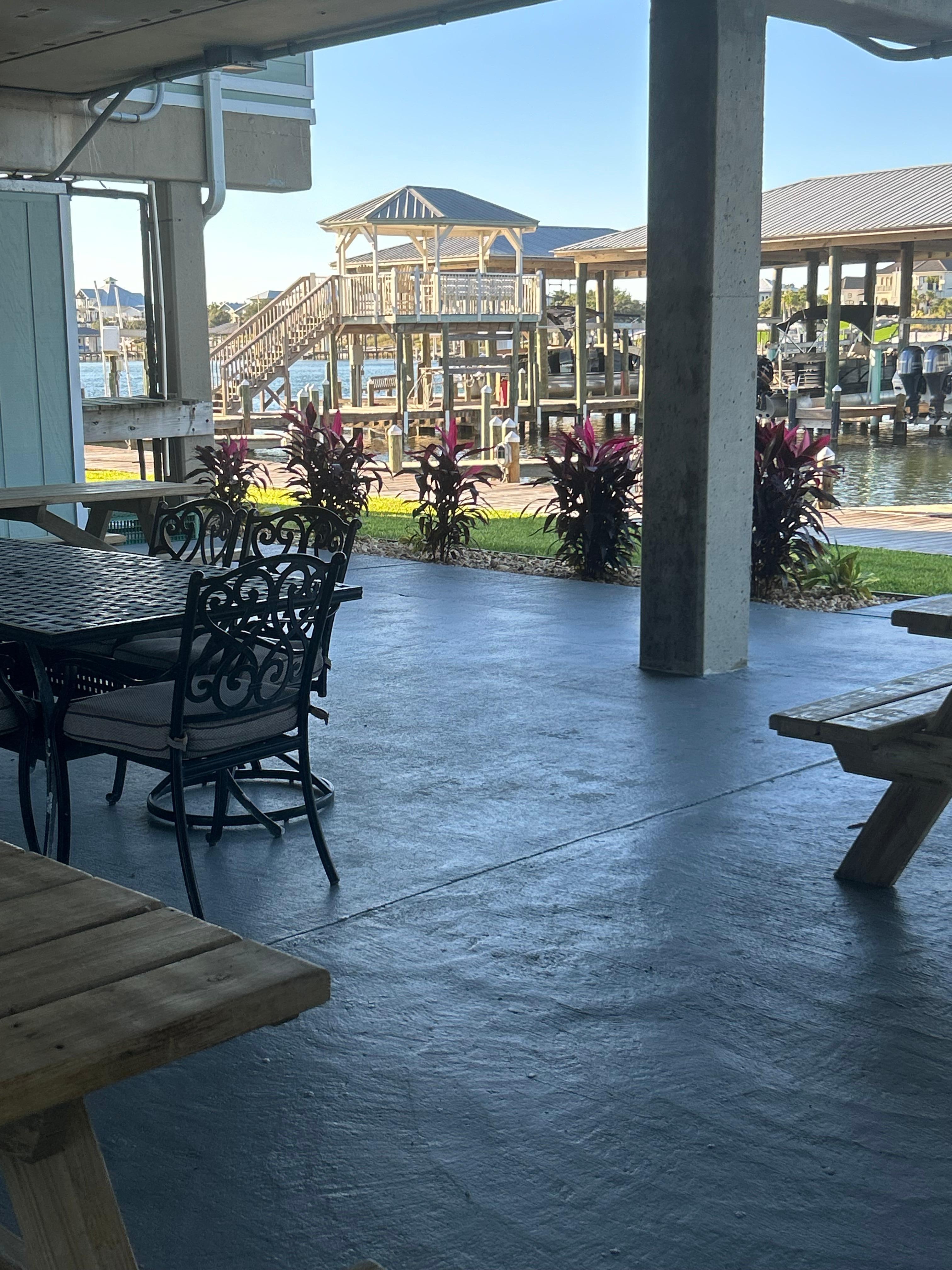 Spacious place to hang out