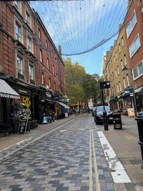 Cute shops and restaurants