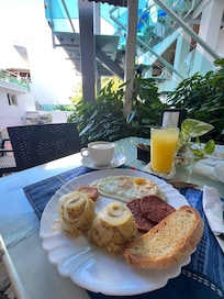 Desayuno mangú, recomendado.