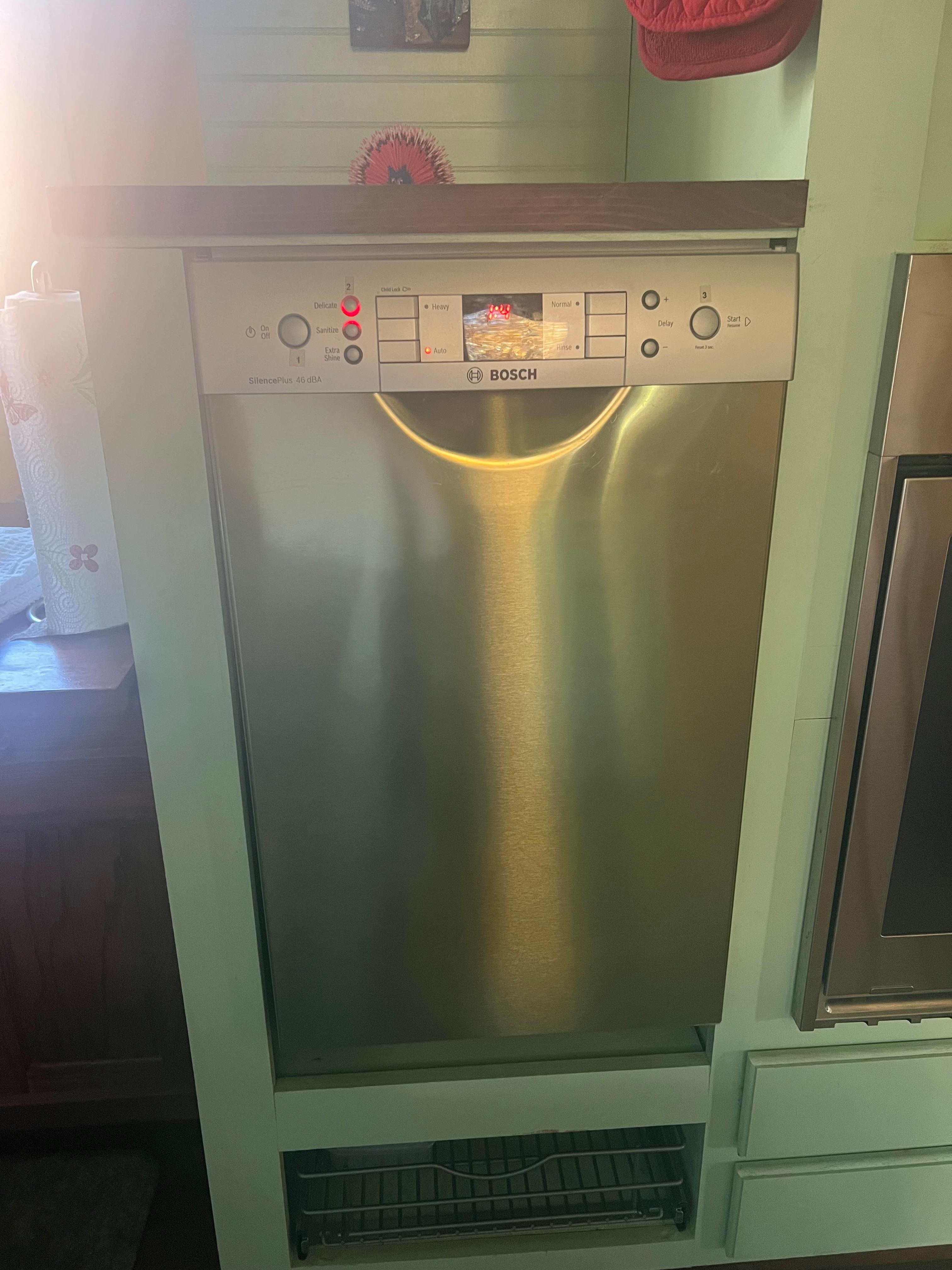 Easy to use dishwasher for those who have back problems and can’t bend down easily. 