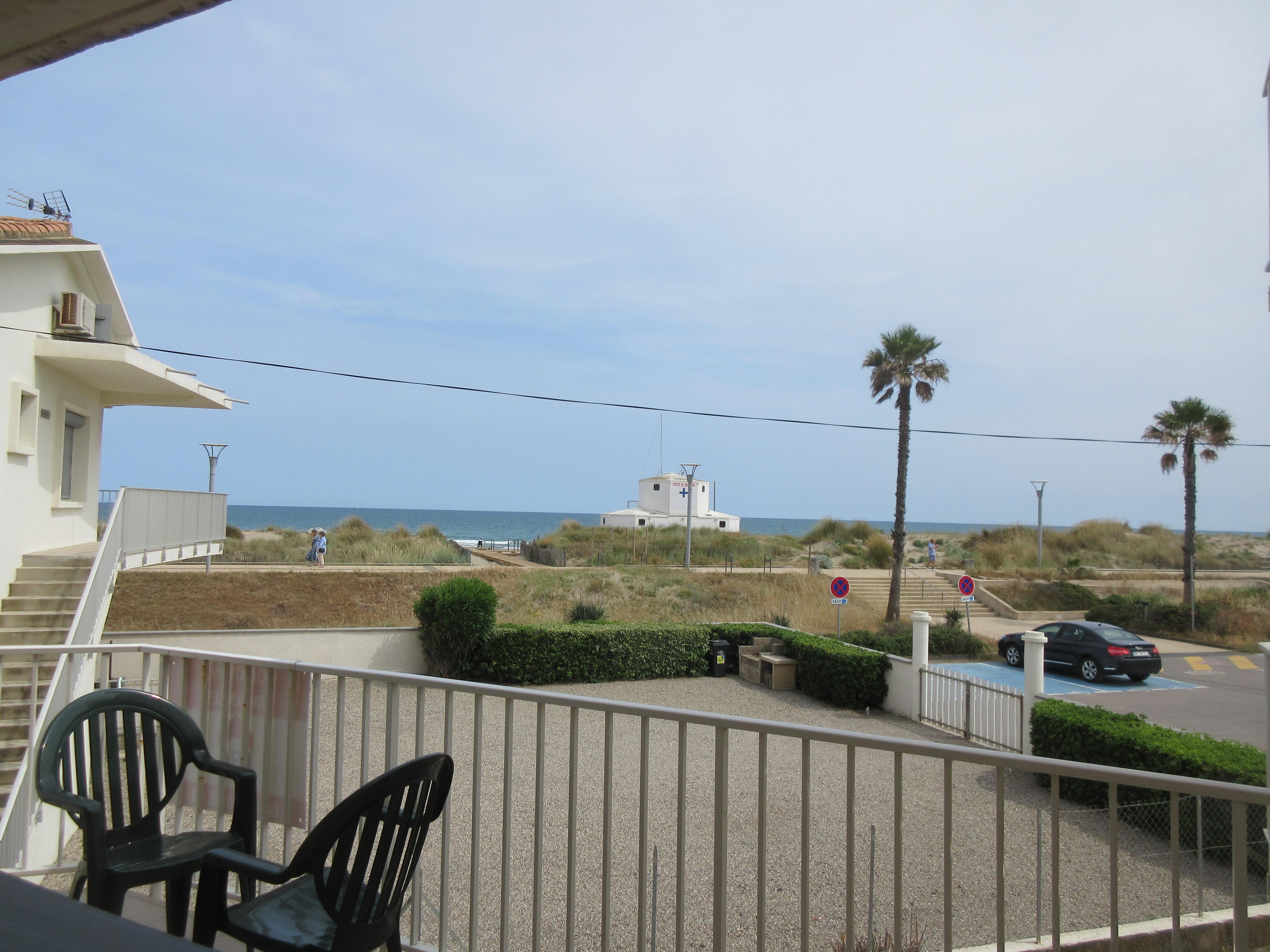 de notre terrasse, vue directe sur la mer, et sans voitures !
