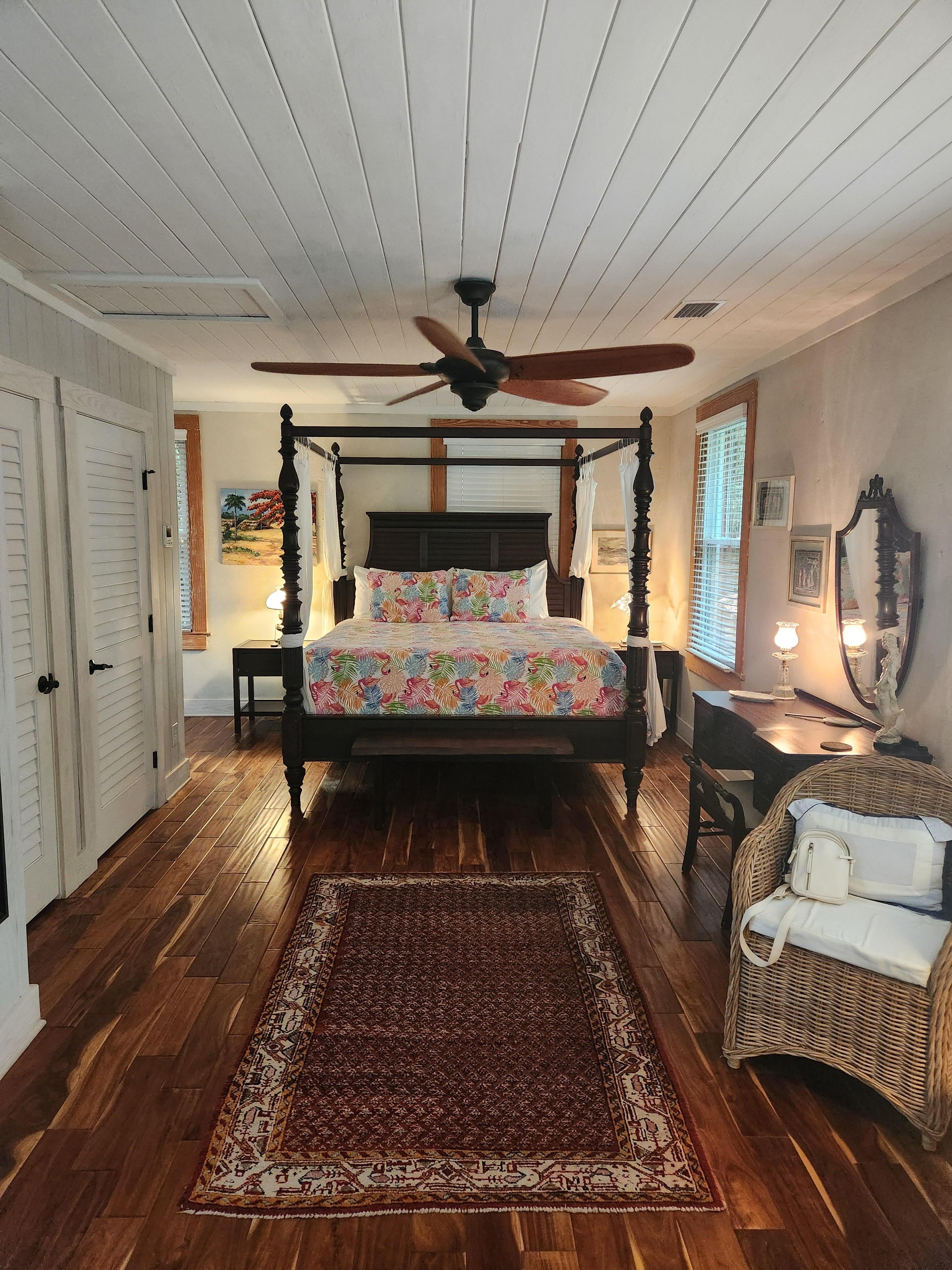 Beautiful bedroom! It was spacious, comfortable and cozy. 