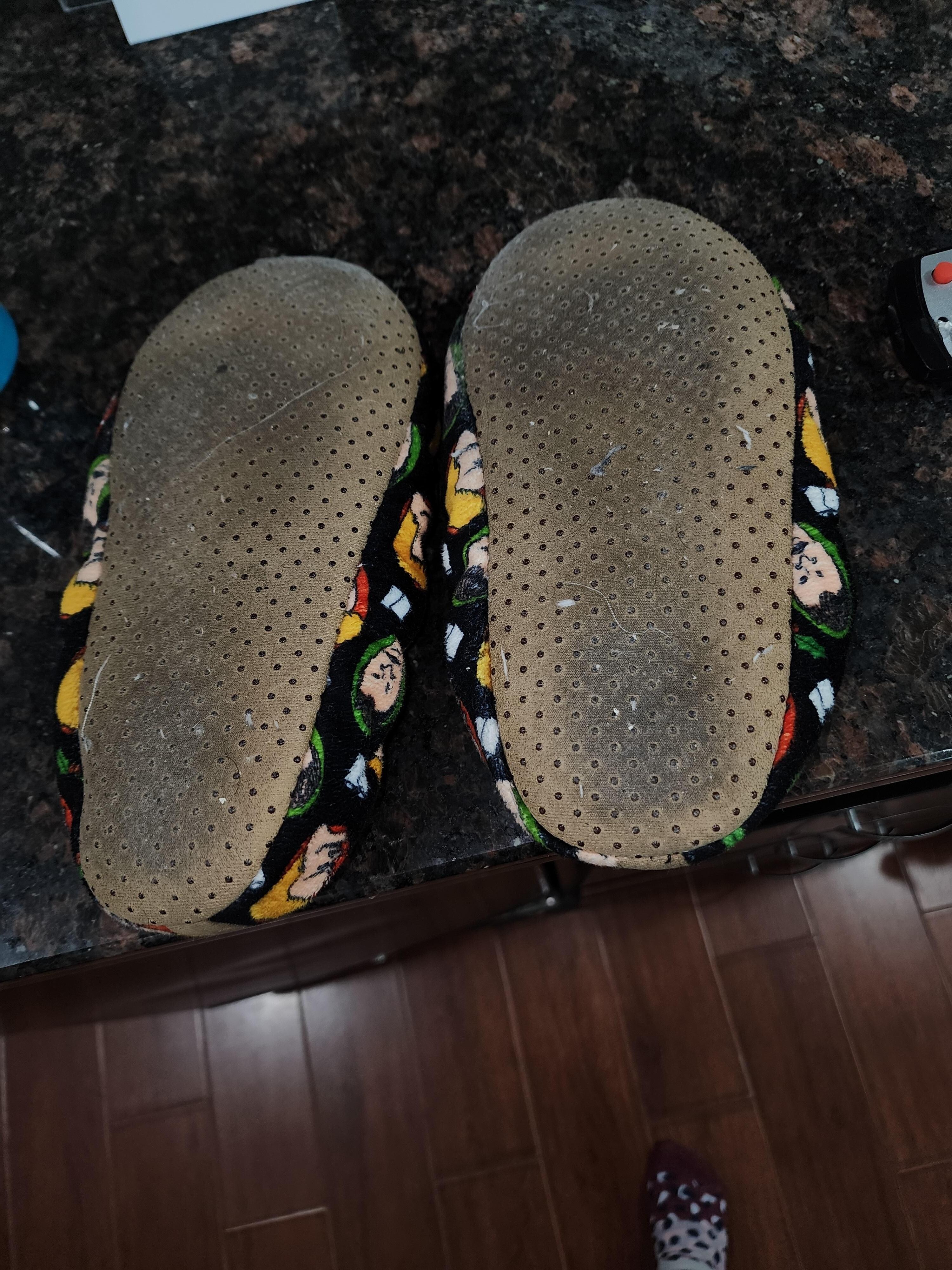 These are my house shoes after walking around the room one night and these have never been worn outside ever, they have only ever been worn on a carpet surface in my own home.