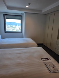 침대가 2개 있어서 4인가족
묵기 딱 좋았어요~
거실도 넓고 좋아요!