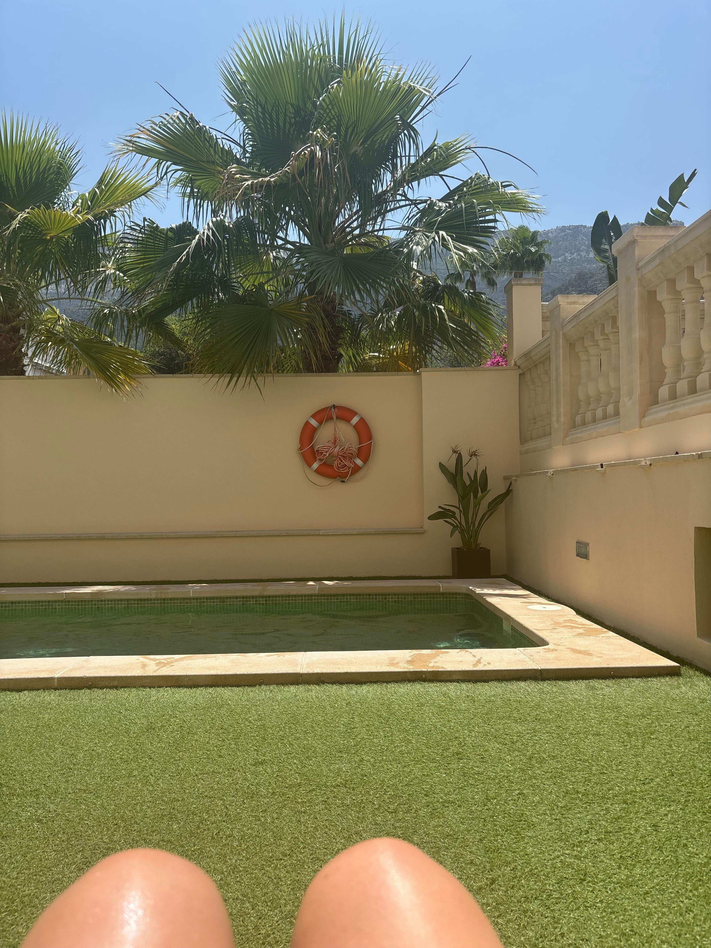 Small pool area with lovely vibe