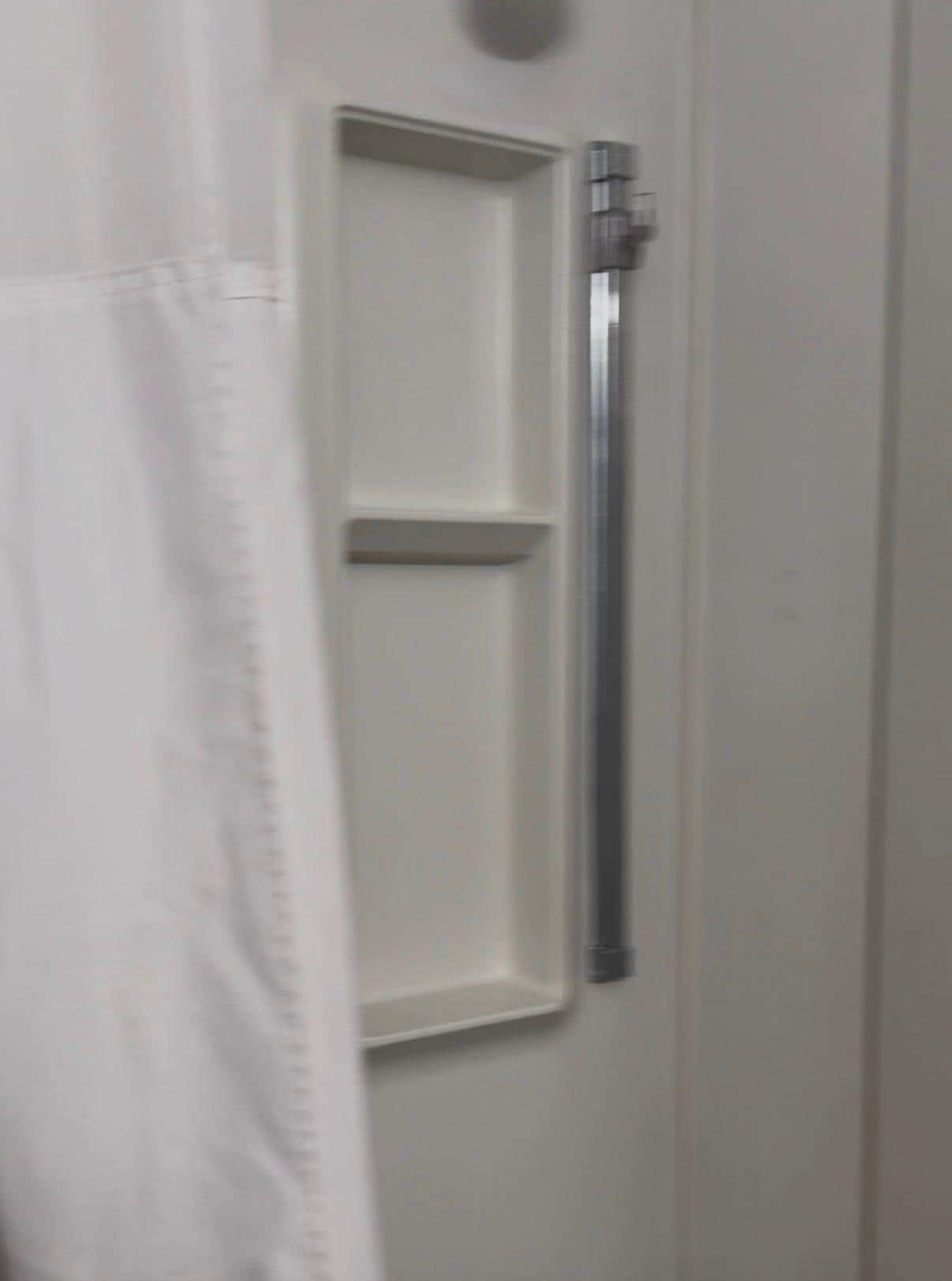 Shower in terrible condition 