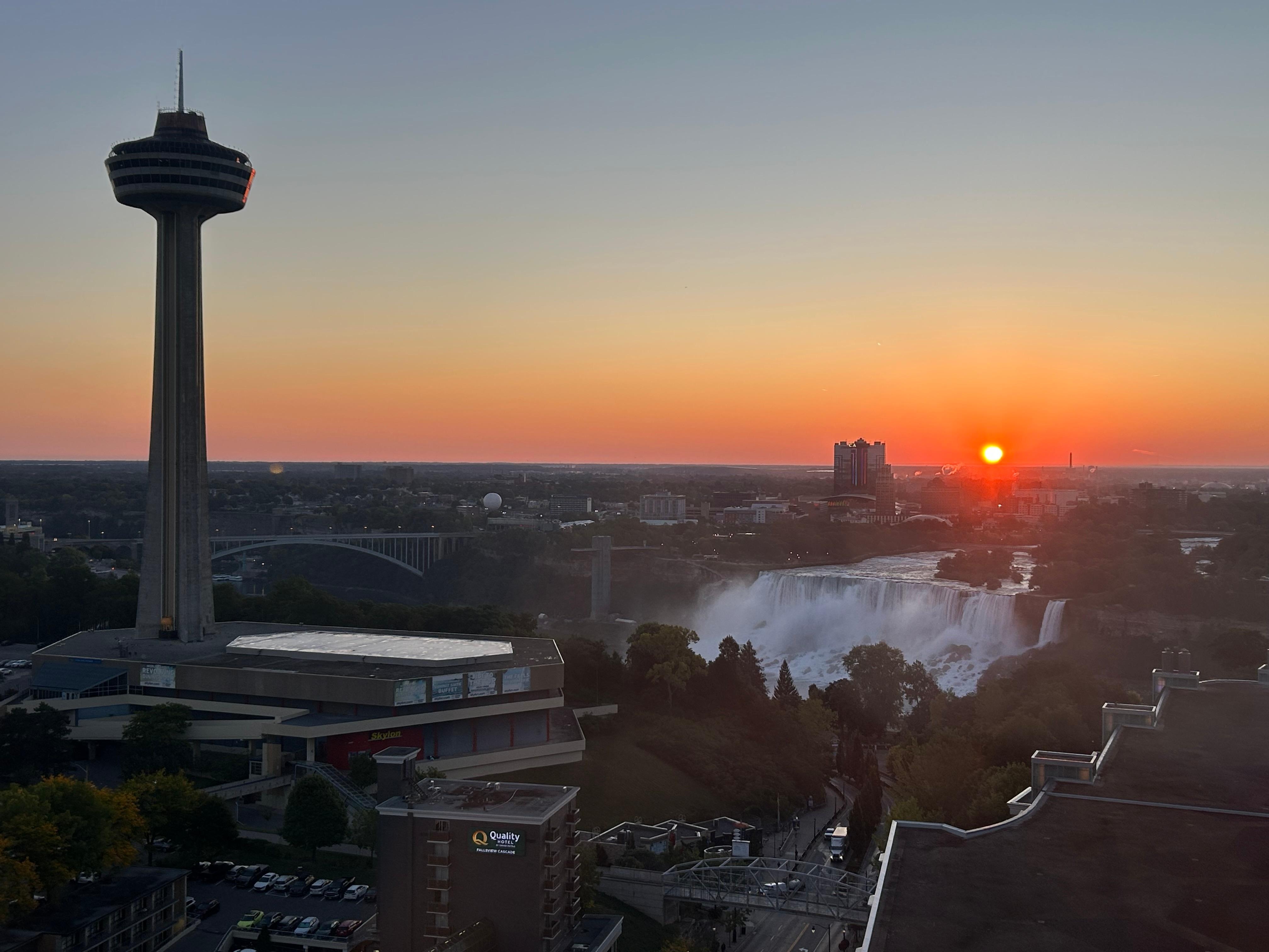 Vue de la chambre au lever du soleil 