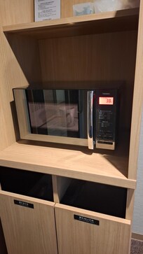 買ってきたコーヒーを部屋にあるカップに移してチンしました!