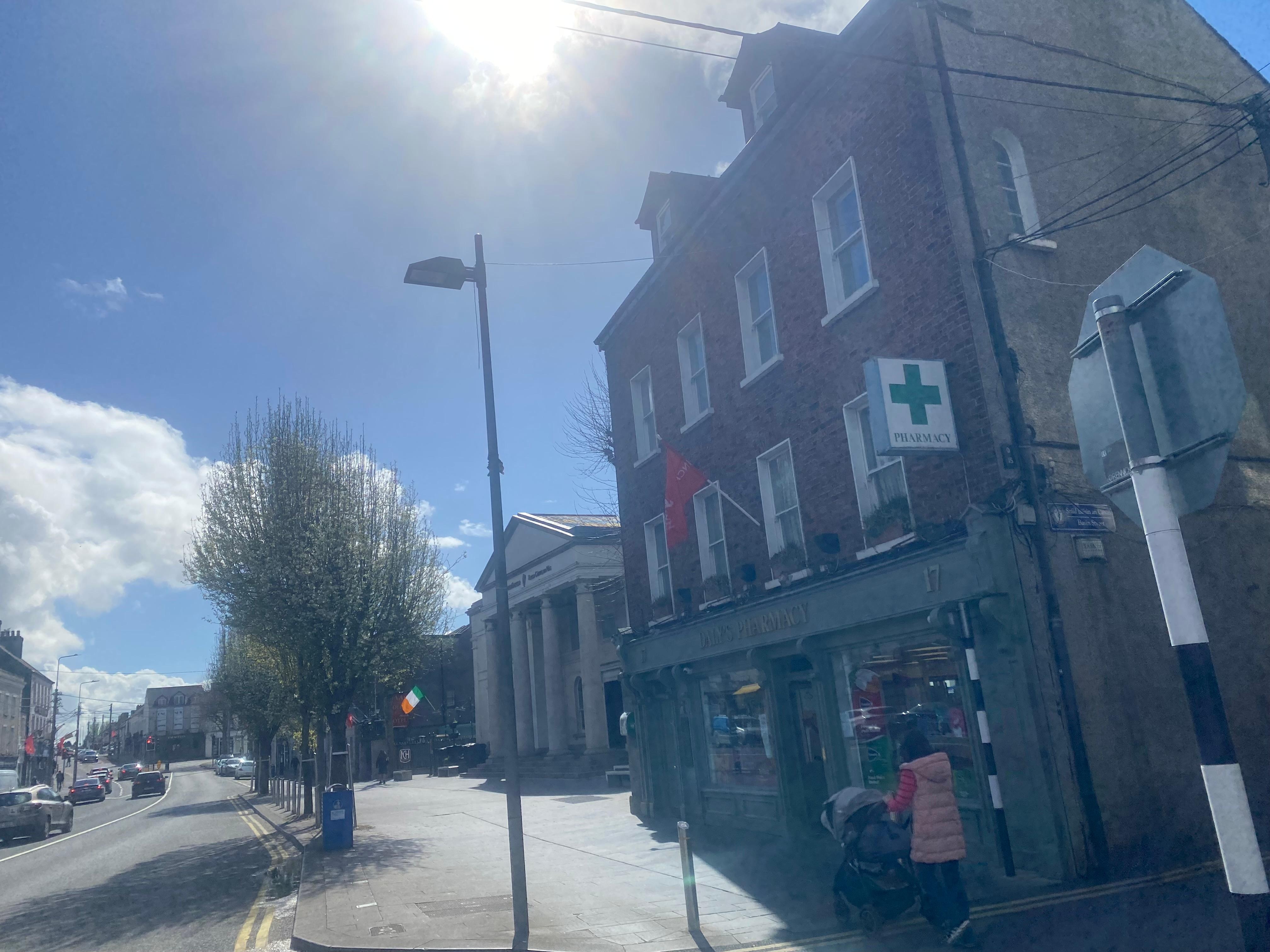 A short stroll to shop and have dinner in town. 