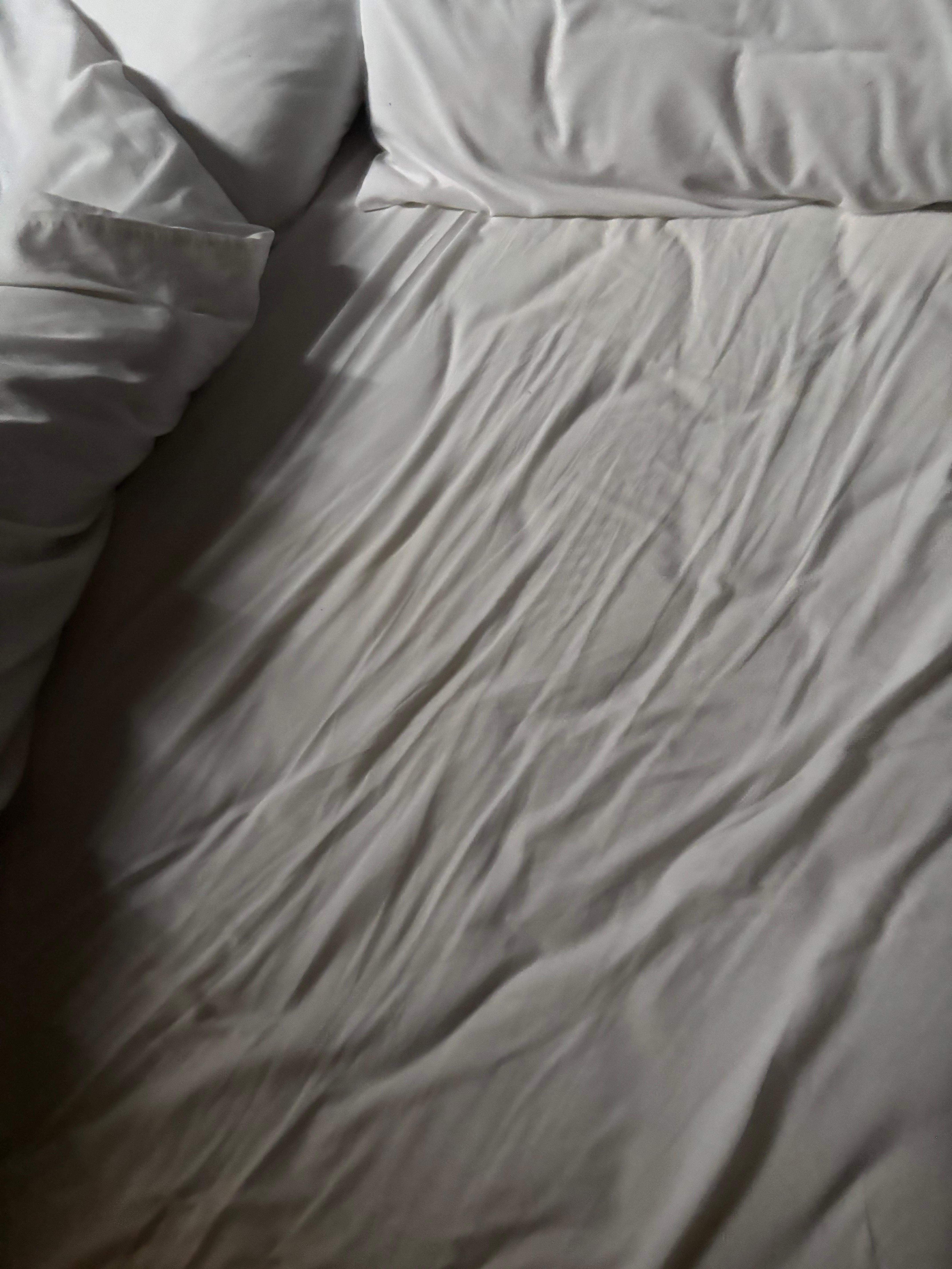 Unchanged bedding on day of arrival. 
