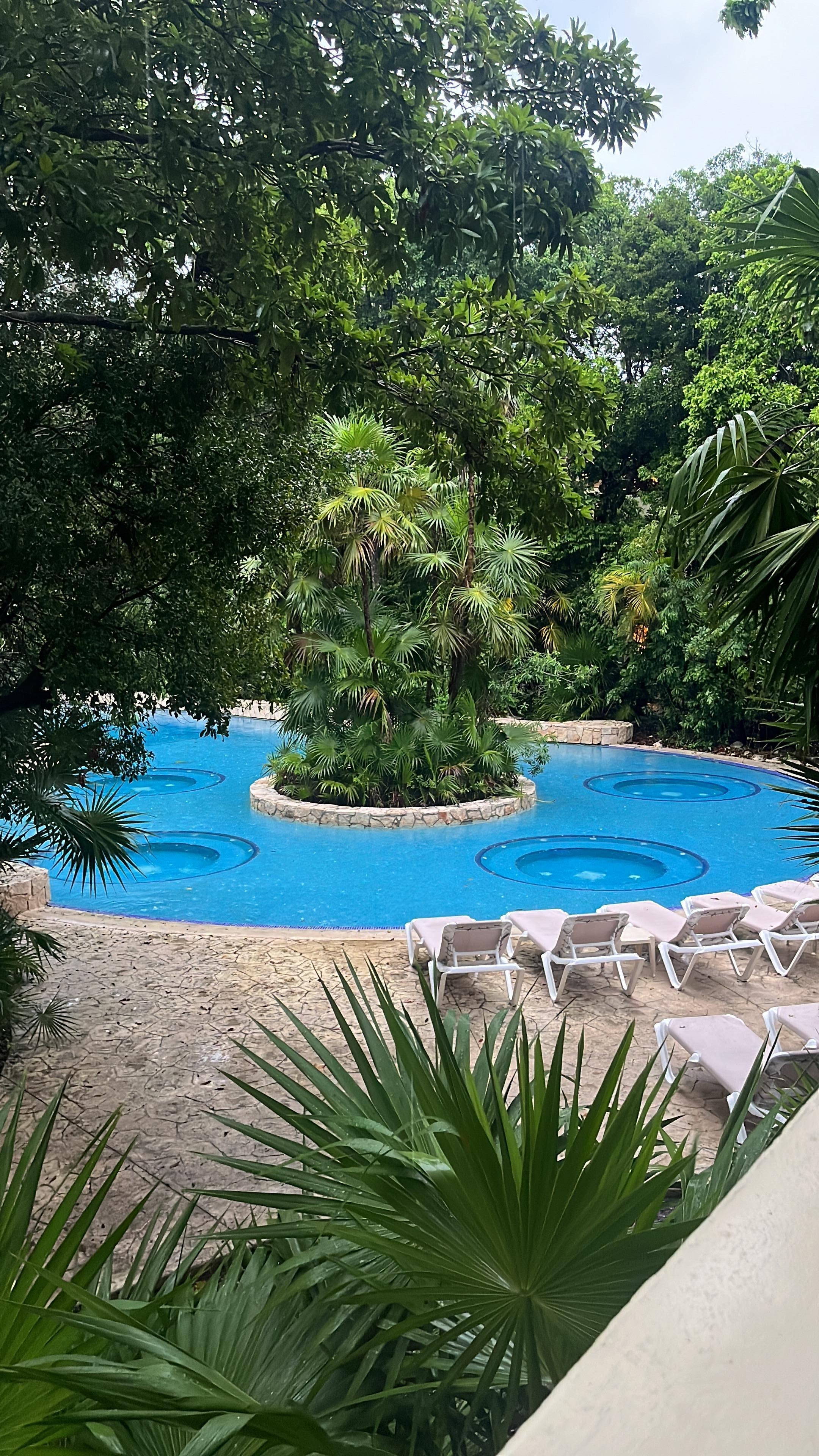 Piscina de agua dulce con masaje