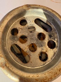 Aschenbecher auf dem Balkon wurde nicht geleert bevor wir ankamen