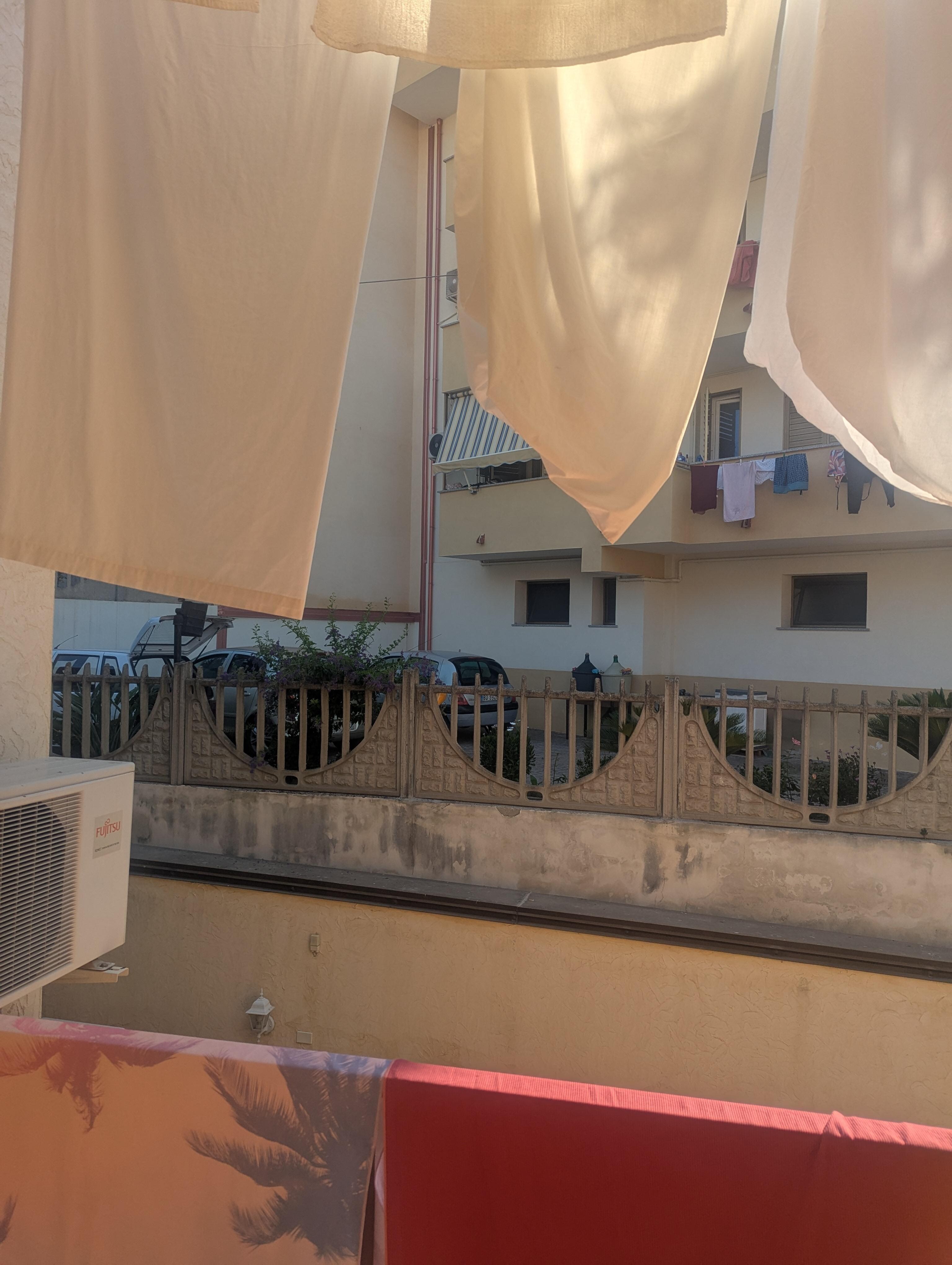 Auf dem Balkon hatten wir Blick auf die WƤsche š
