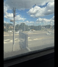 ROADway Inn. Dirty window, loud traffic noise