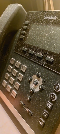 Vollkommen verstaubtes Telefon