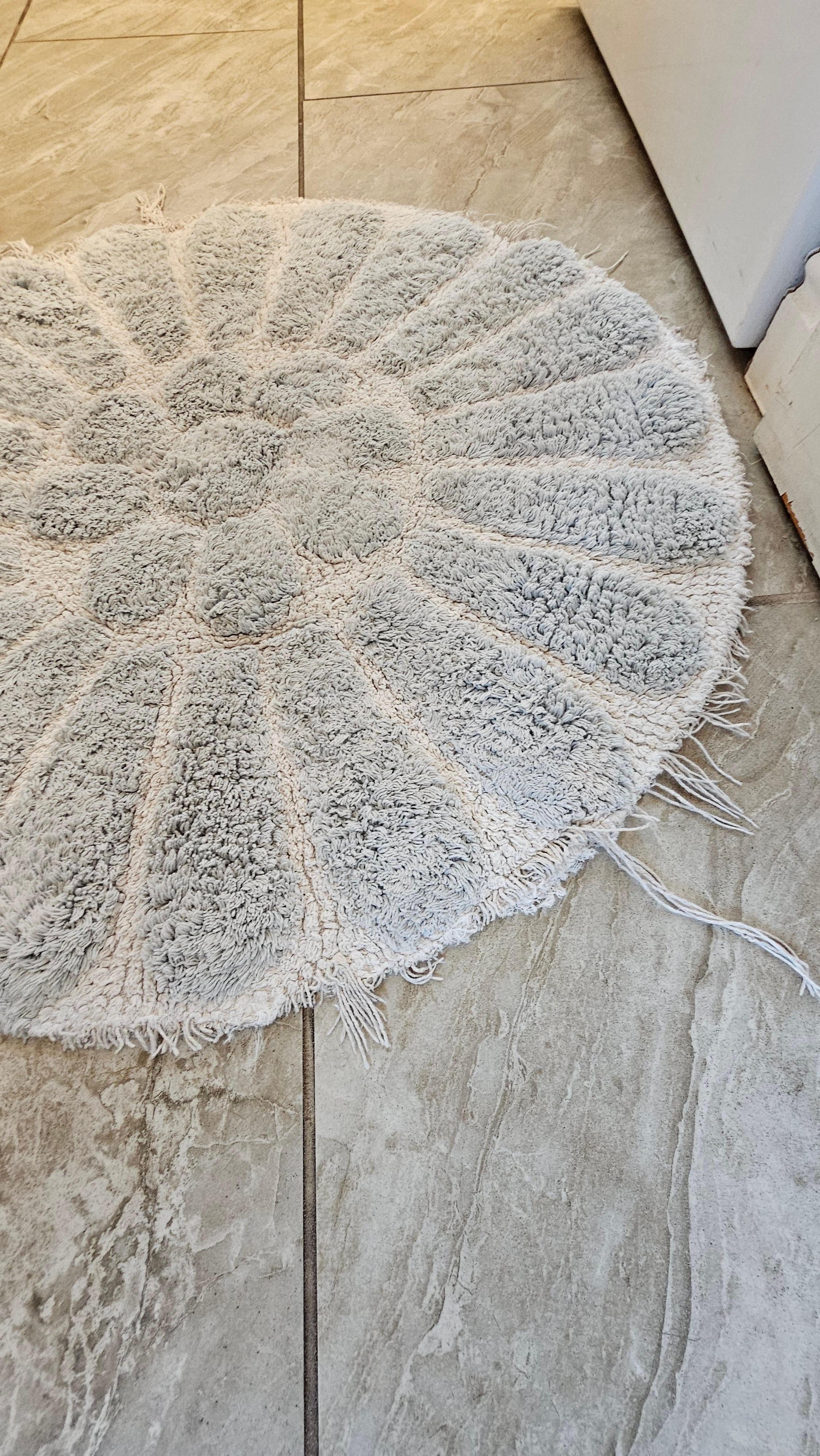 Bathroom rug was dingy