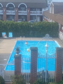 Pool was very clean and well maintained.