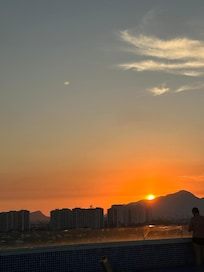 Por do Sol na piscina