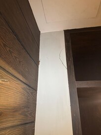 Une fissure clairement visible et non réparée