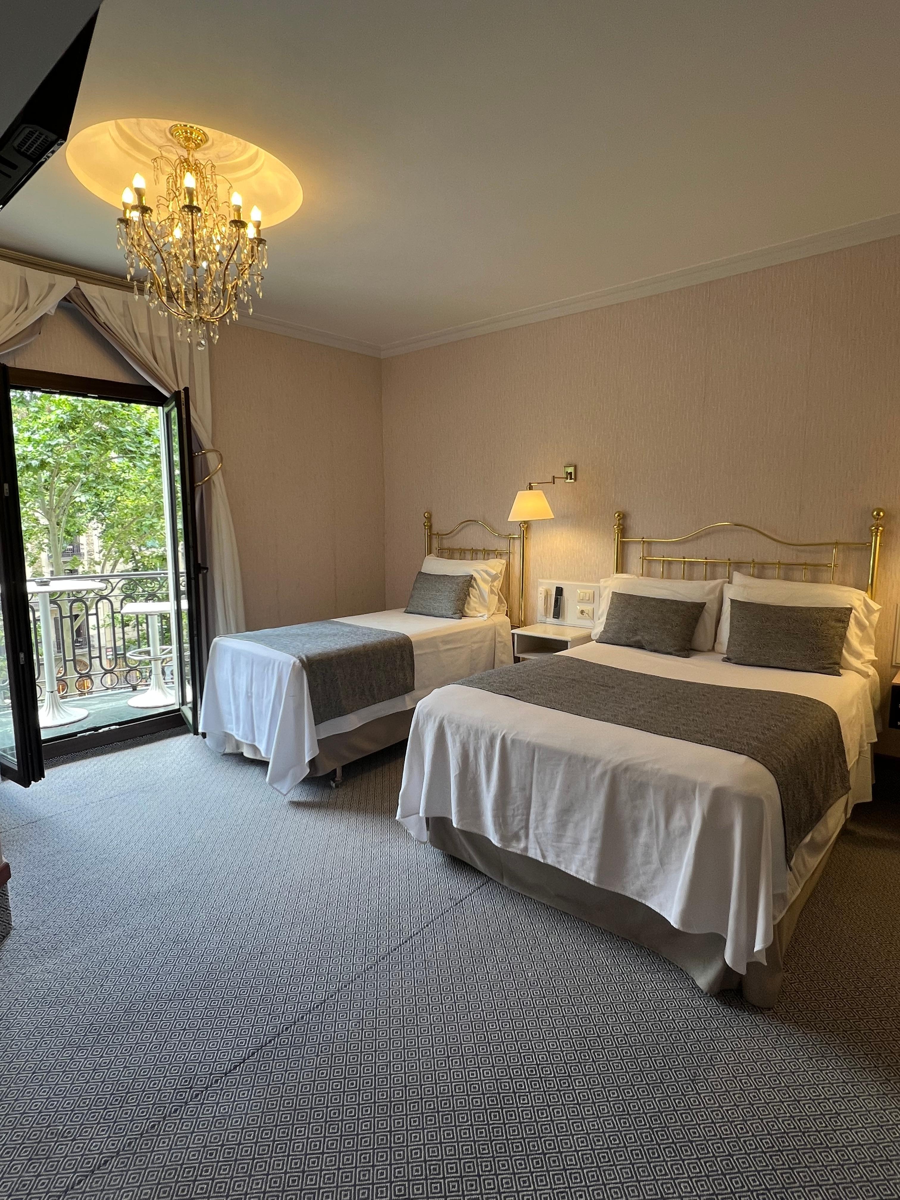 お部屋です
バスタブもついていてゆったりしていましたけど