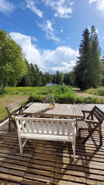 Blick von der Terasse zum See