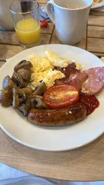 Hot, tasty, freshly cooked breakfast