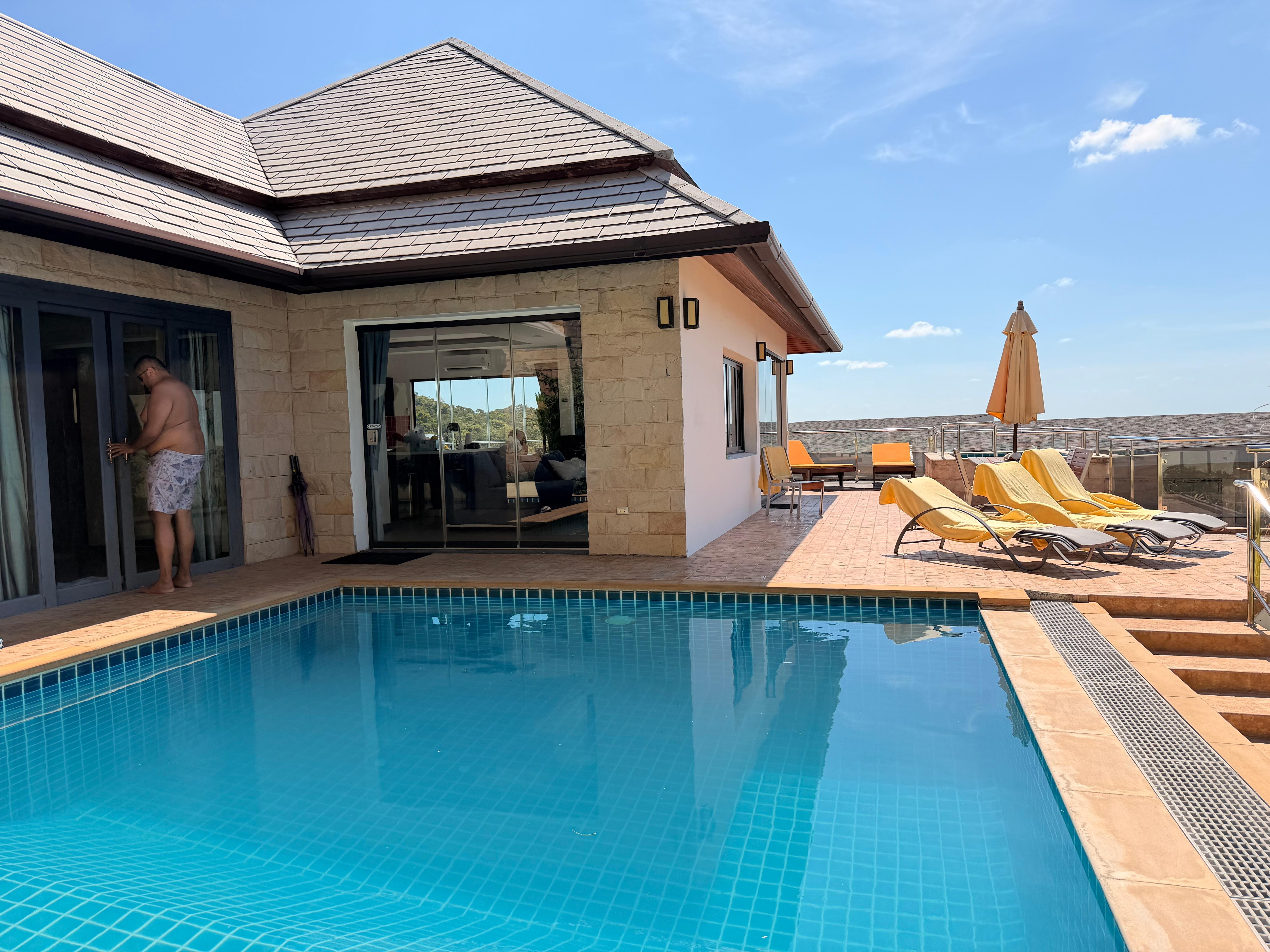 Compare this photo with the listing photo…