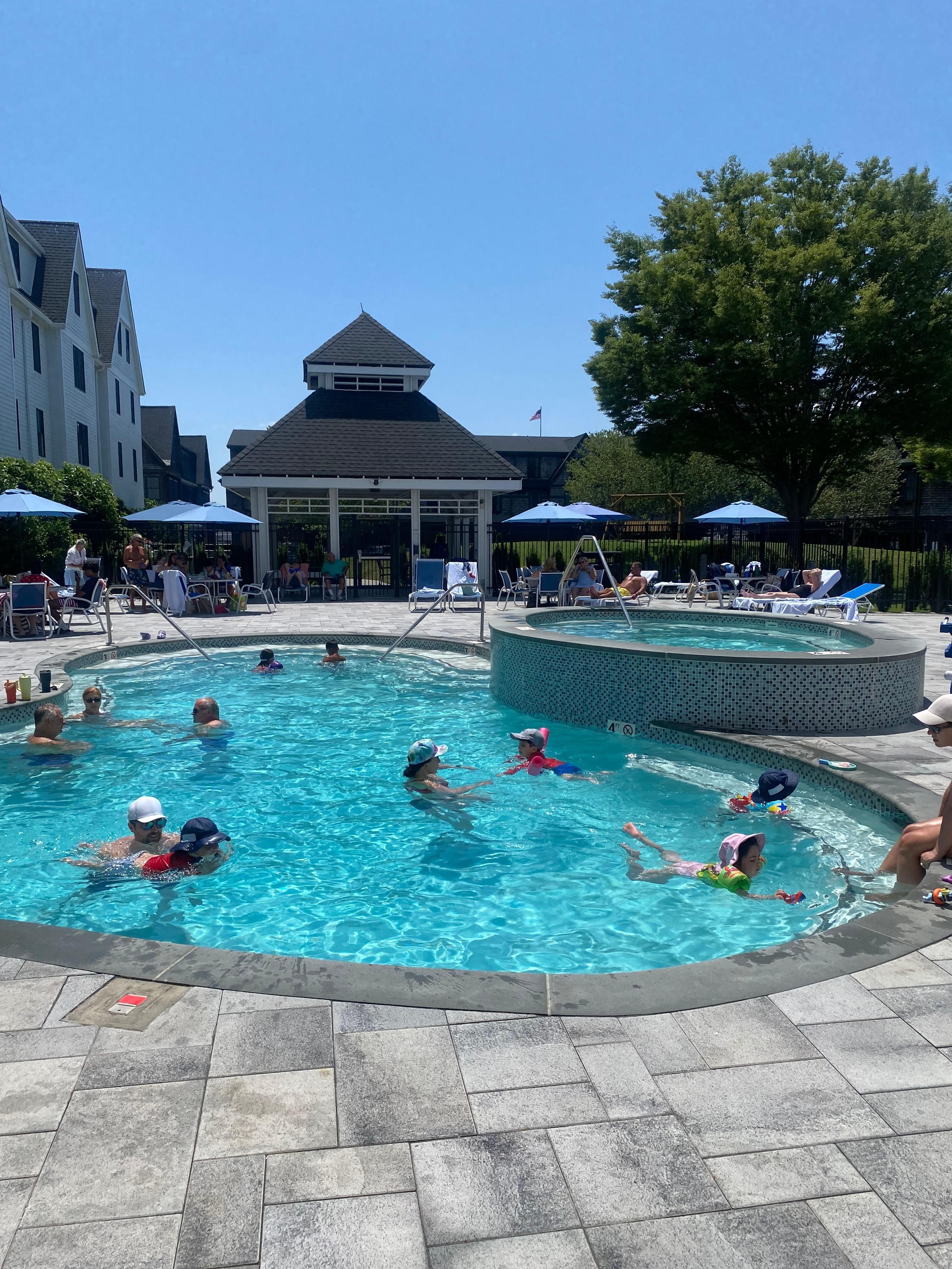 2nd pool with large seperate jacuzzi