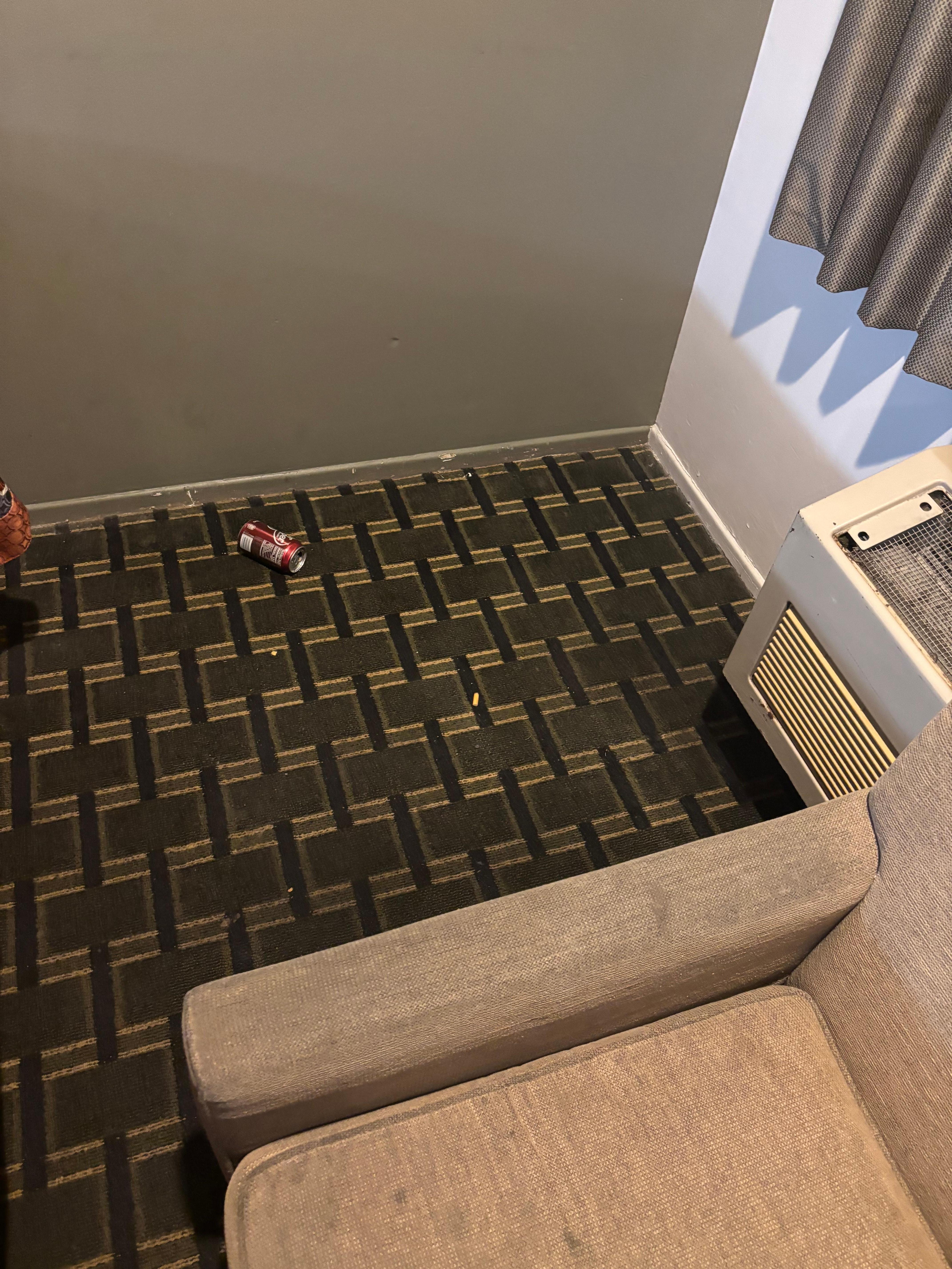 Can filled with ashes and cigarette on the floor