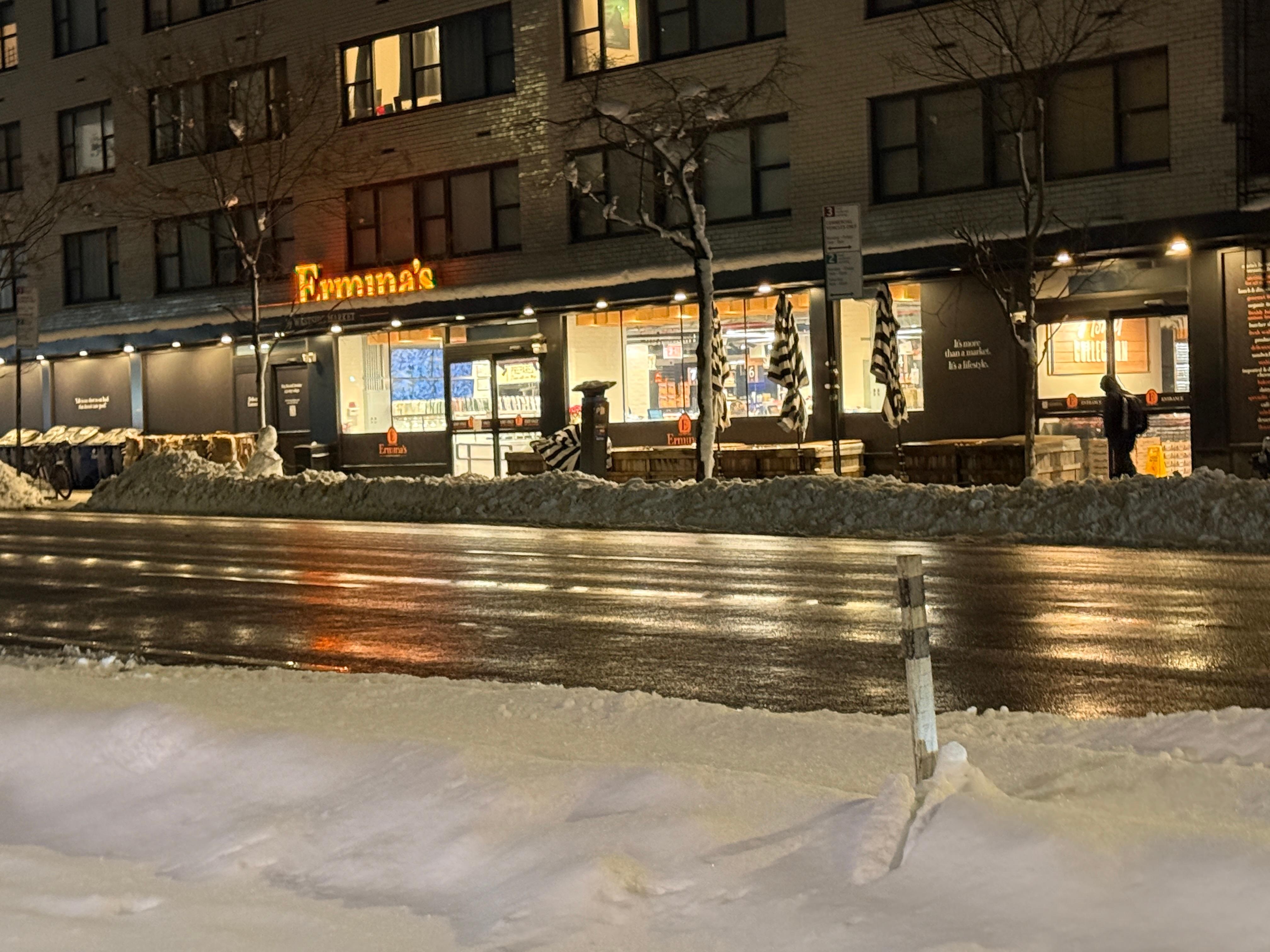 隣の高級スーパー