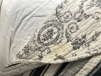 the sheets and bedspread are dirty!🤢🤢🤢🤢