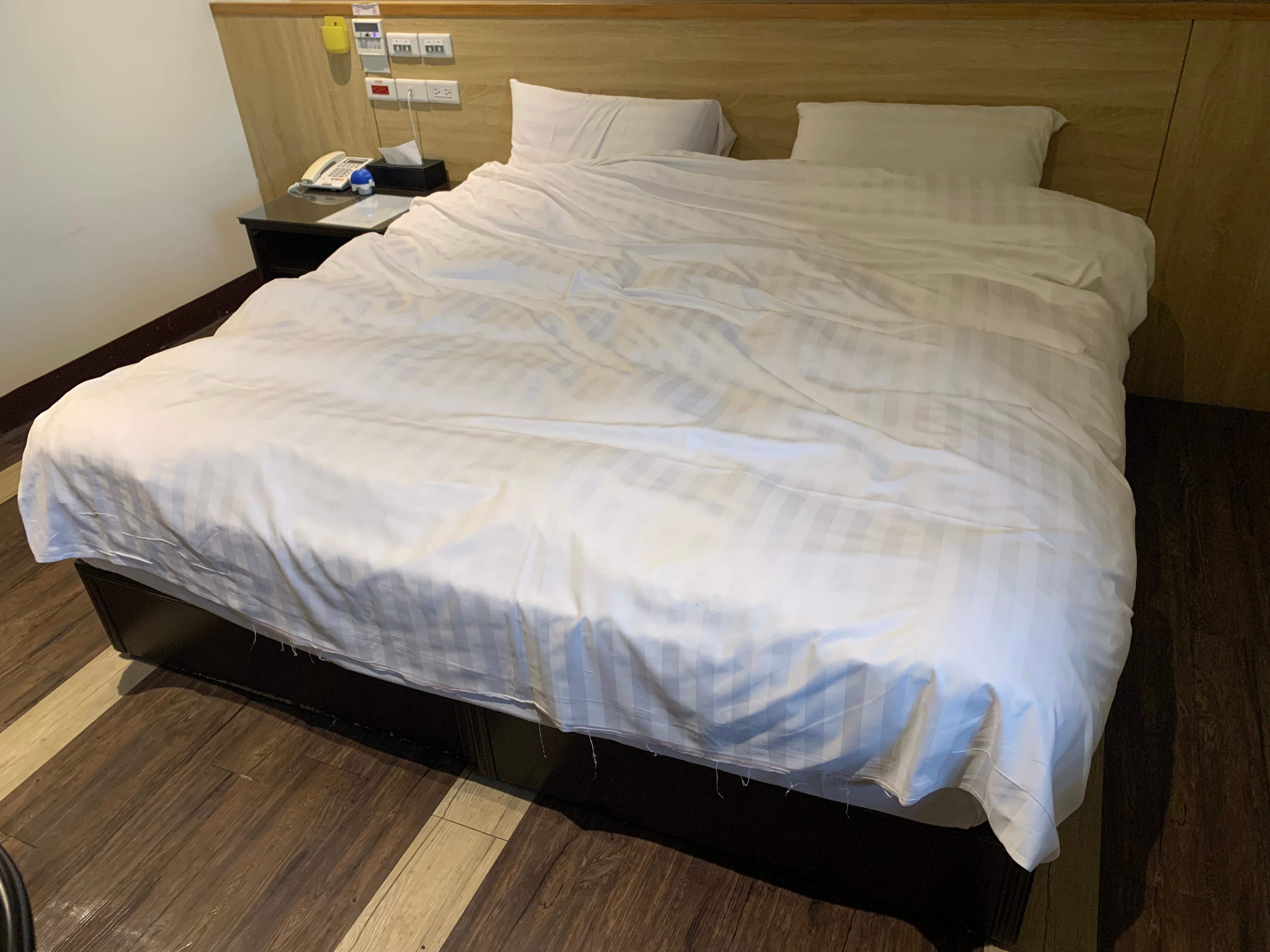 很好睡的床，不會很軟（中等）枕頭硬度很好睡