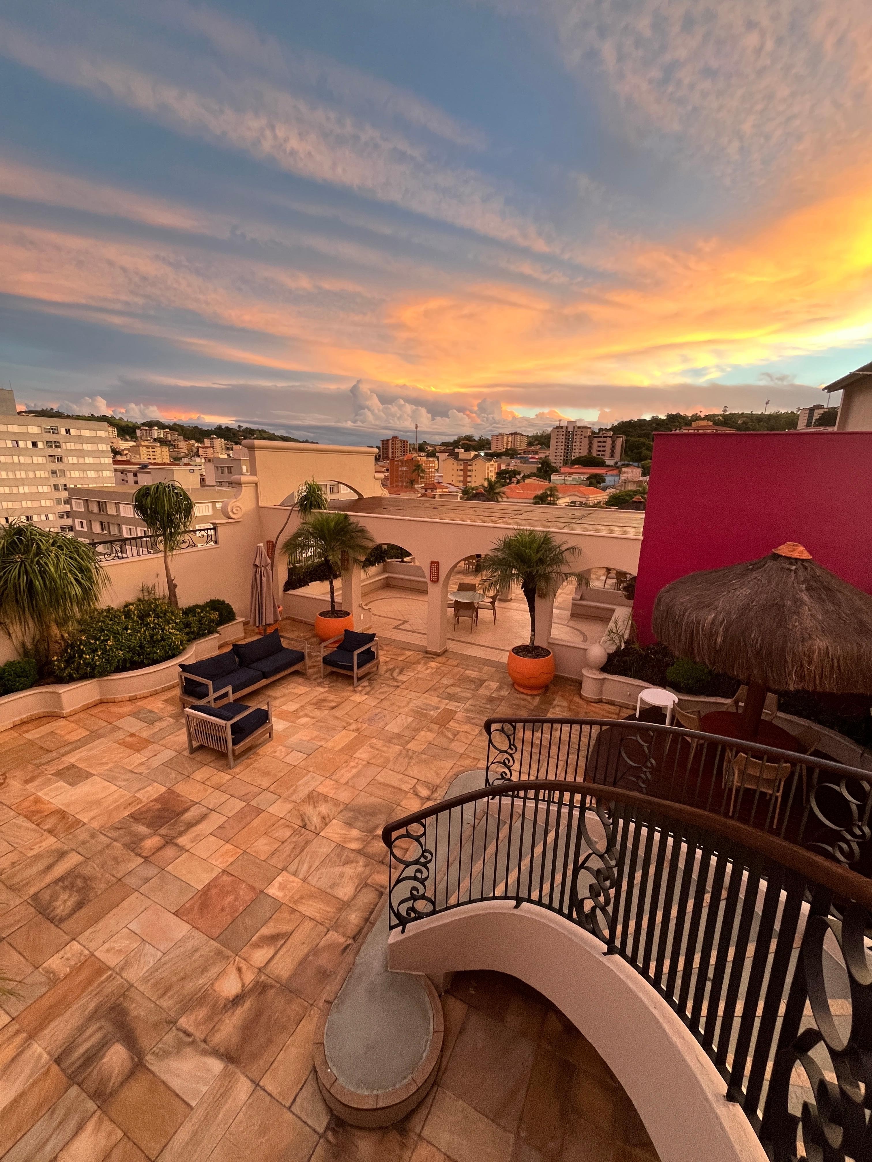 Vista do pôr do sol no hooftop