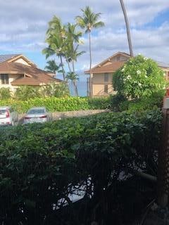 This is a TRUE image of the ocean (and possible) sunset view.  The sun did NOT set between the other condos at the end of July, FYI.  Don't be fooled by write-ups and photos.  This view is accurate.