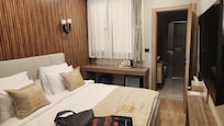 otopark sorunu var. onun dışında otel gayet iyi,temiz ve konforlu. Personel güleryüzlü ve ilgili