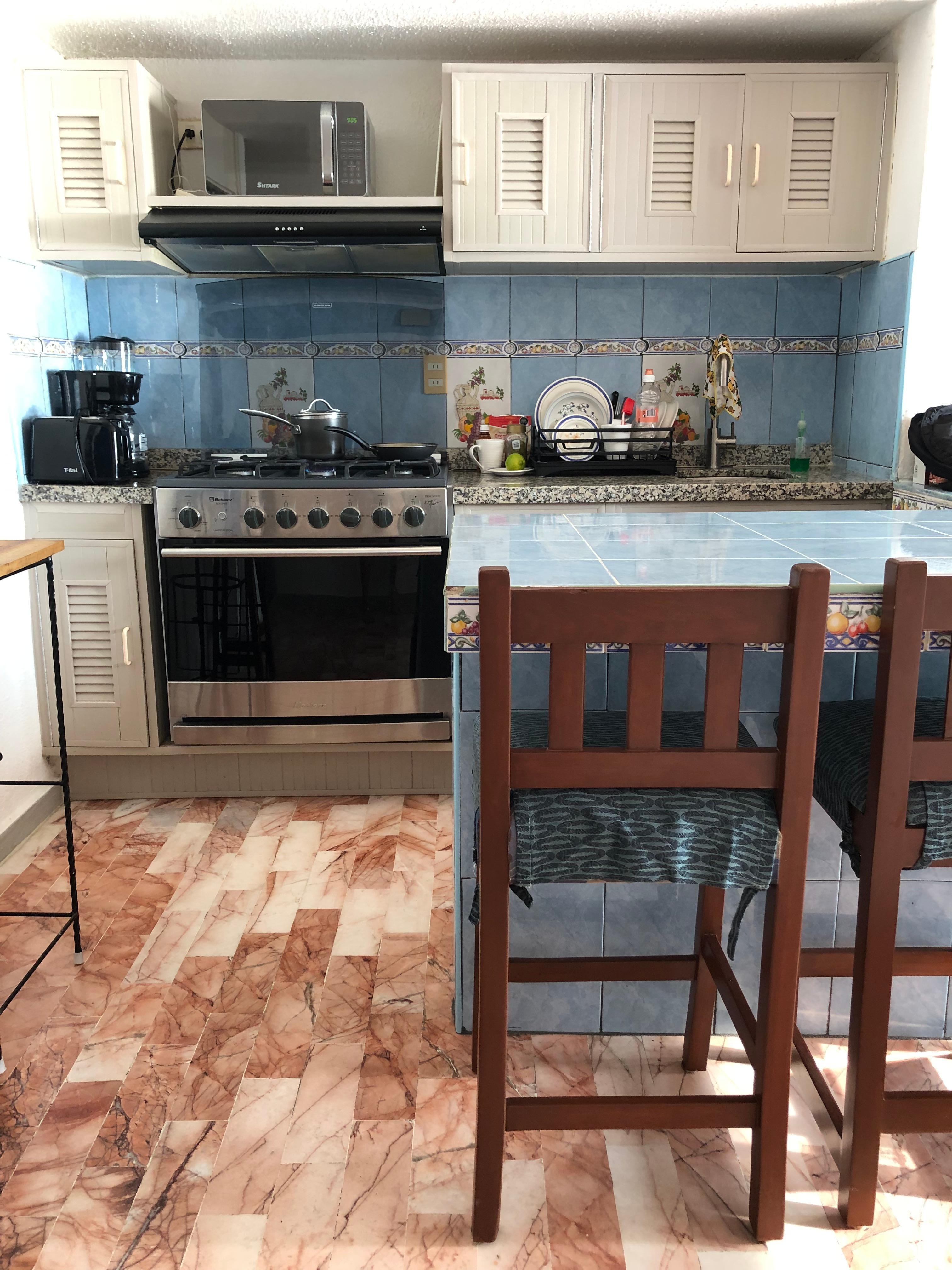 Efficient kitchen with accessories 